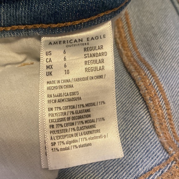 American eagle stretch mom jeans distressed with a stretch fit - Picture 5 of 5